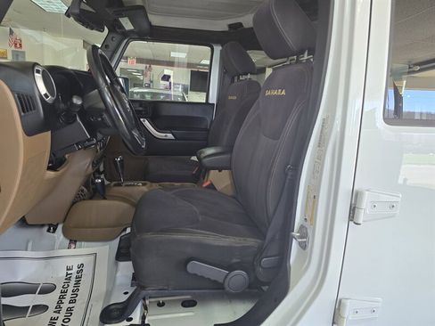 Used 2014 Jeep Wrangler Unlimited Sahara w/ Connectivity Group image 9