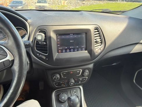 Used 2018 Jeep Compass Latitude w/ Popular Equipment Group AWD/4WD image 10