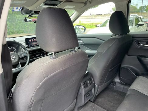 Used 2024 Nissan Rogue SV FWD image 27