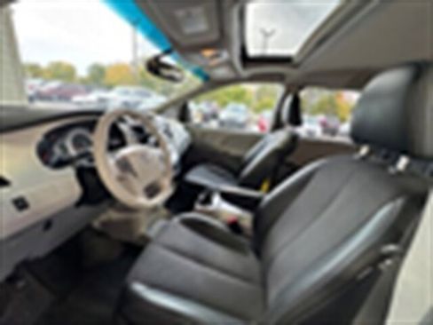 Used 2013 Toyota Sienna SE image 14