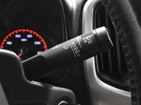 Used 2016 GMC Canyon SLT image 9