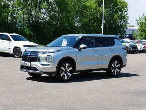 Used 2025 Mitsubishi Outlander SE AWD/4WD image 2