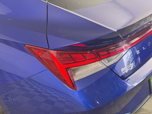 Used 2021 Hyundai Elantra Limited image 36