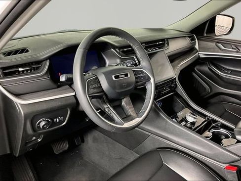 Used 2023 Jeep Grand Cherokee Limited w/ Black Appearance Package AWD/4WD image 16