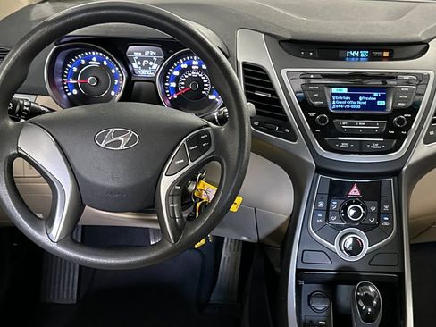 Used 2016 Hyundai Elantra SE FWD image 14