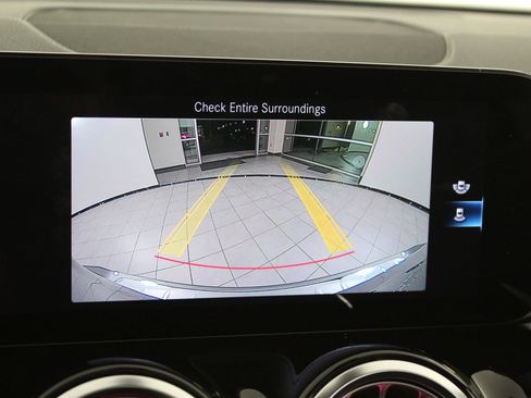 Used 2023 Mercedes-Benz GLB 250 image 32