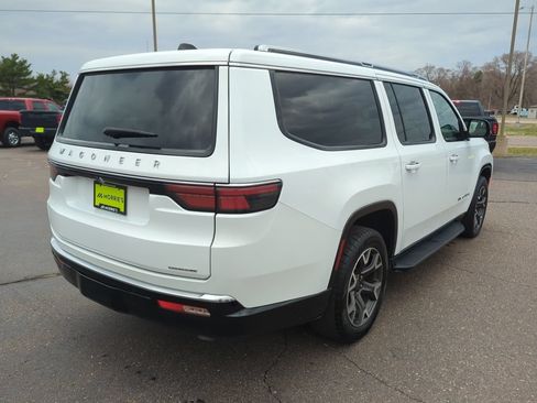 Used 2024 Jeep Wagoneer L Series III w/ Flexible Seating Group AWD/4WD image 6