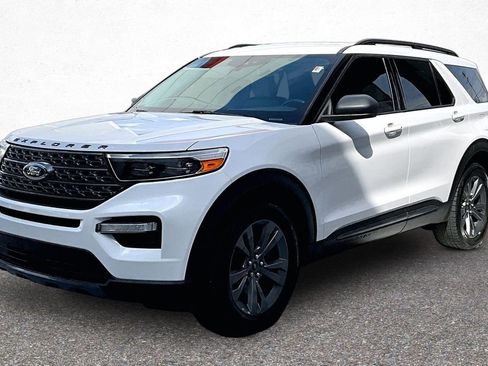 Used 2021 Ford Explorer XLT w/ Equipment Group 202A AWD/4WD image 4