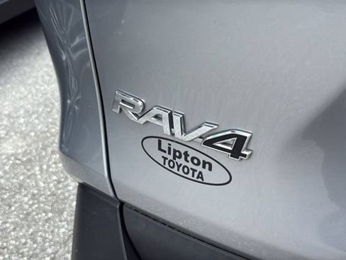 Used 2022 Toyota RAV4 XLE Premium FWD image 6
