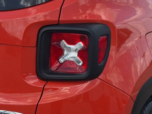 Used 2020 Jeep Renegade Latitude FWD image 28