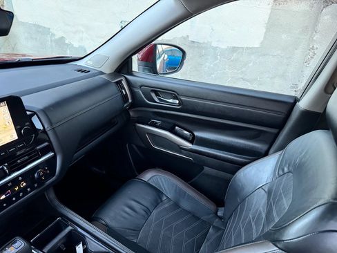Used 2022 Nissan Pathfinder Platinum w/ Cargo Package FWD image 17