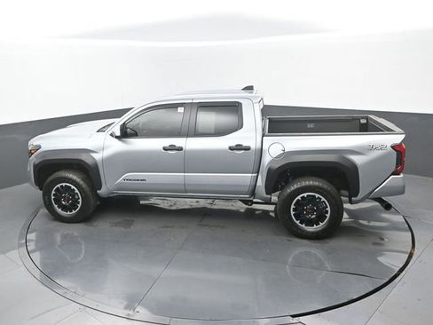 Used 2025 Toyota Tacoma TRD Off-Road image 29