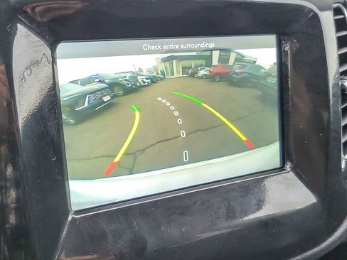 Used 2018 Jeep Compass Latitude w/ Popular Equipment Group image 12