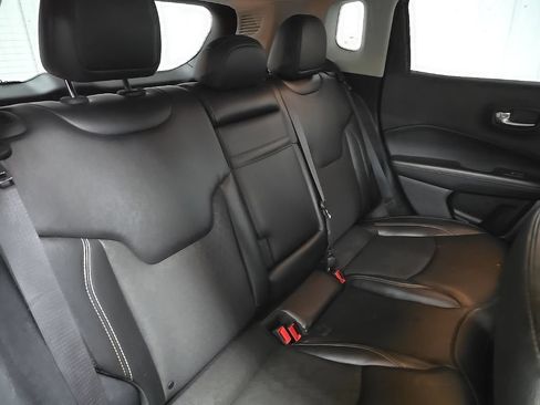 Used 2019 Jeep Compass Latitude AWD/4WD image 16