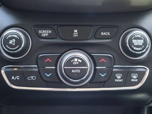 Used 2014 Jeep Cherokee Limited w/ Luxury Group AWD/4WD image 19