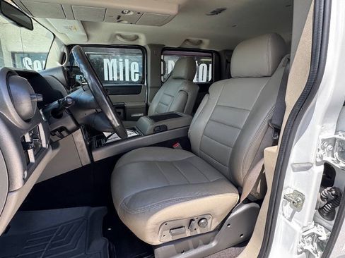 Used 2004 HUMMER H2 w/ Preferred Equipment Group AWD/4WD image 9
