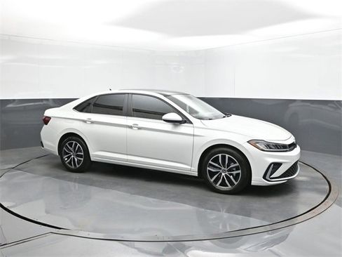 New 2025 Volkswagen Jetta SE image 17