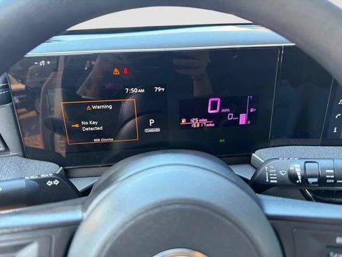 Used 2025 Nissan Kicks SV FWD image 25