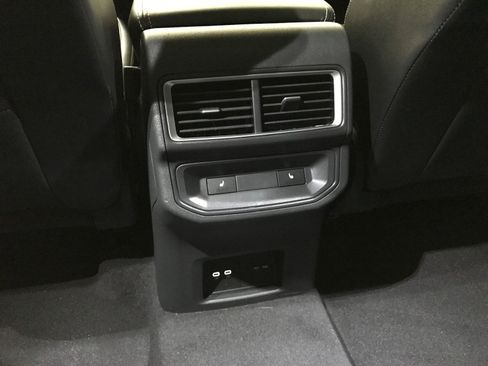 Used 2024 Volkswagen Atlas Cross Sport SEL R-Line AWD/4WD image 18