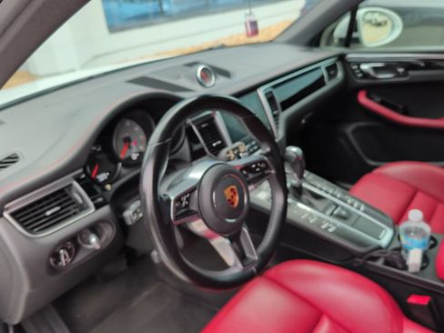 Used 2018 Porsche Macan S AWD/4WD image 3