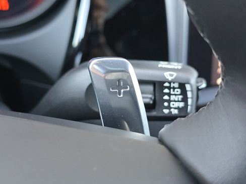 Certified 2025 Porsche Macan image 26