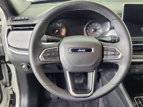 Used 2024 Jeep Compass Latitude image 14