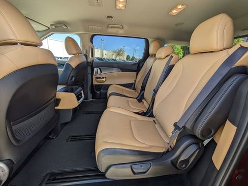 Used 2022 Kia Carnival LX image 15