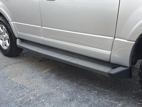 Used 2010 Ford Expedition XLT image 21