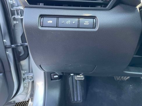 Used 2024 Nissan Altima 2.5 SV FWD image 19
