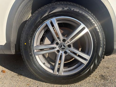 Used 2022 Mercedes-Benz GLC 300 4MATIC image 9