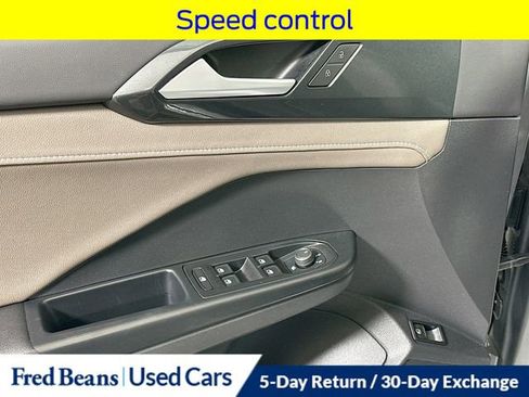 Used 2022 Volkswagen Taos SEL image 23