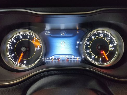 Used 2022 Jeep Cherokee Latitude Lux w/ Mopar Interior Package AWD/4WD image 23