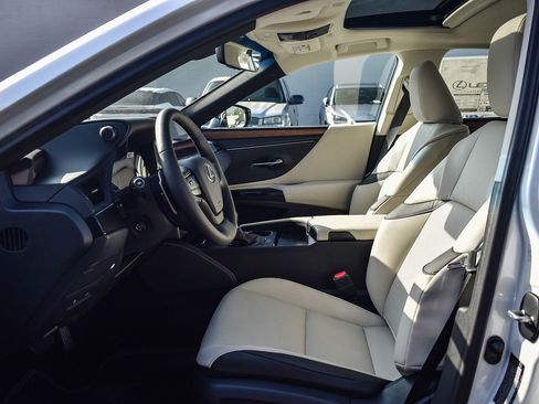 New 2025 Lexus ES 350 w/ Premium Package image 17