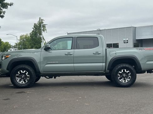 Used 2022 Toyota Tacoma TRD Off-Road AWD/4WD image 5