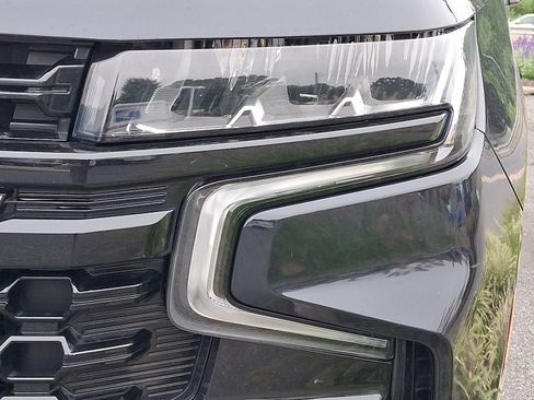 Used 2023 Chevrolet Tahoe Z71 w/ Luxury Package AWD/4WD image 7