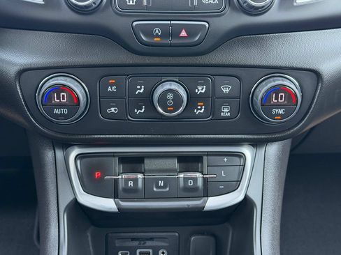 Used 2022 GMC Terrain SLT w/ Infotainment Package II AWD/4WD image 32