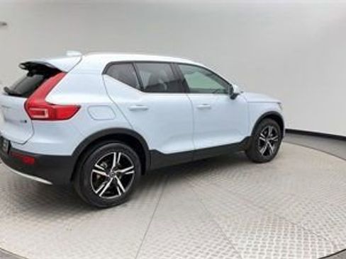 Certified 2025 Volvo XC40 B5 Core w/ Climate Package image 2