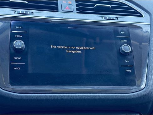 Used 2021 Volkswagen Tiguan SE w/ Panoramic Sunroof Package image 30