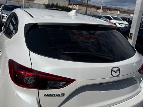 Used 2018 MAZDA MAZDA3 Grand Touring w/ Premium Equipment Package FWD image 4