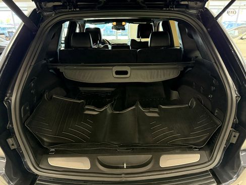 Used 2014 Jeep Grand Cherokee SRT image 28