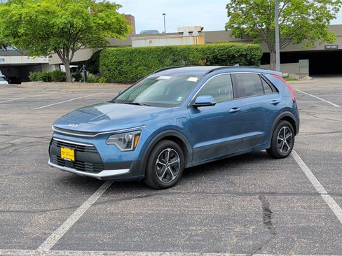 Certified 2024 Kia Niro EX w/ EX Cold Weather Package FWD image 2