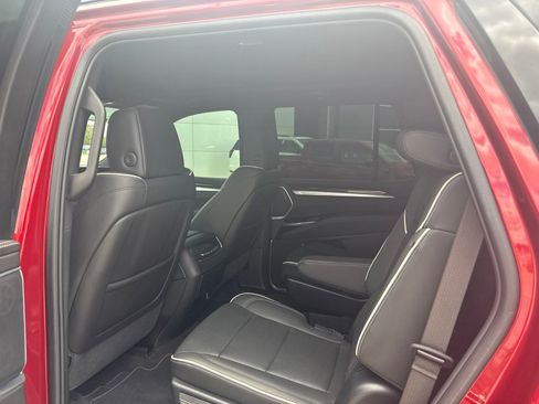 Used 2025 Cadillac Escalade Sport AWD/4WD image 9