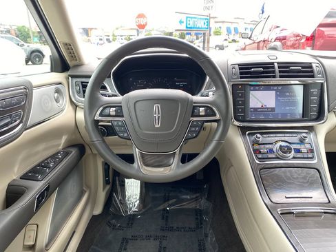 Used 2020 Lincoln Continental Reserve w/ Luxury Package AWD/4WD image 13