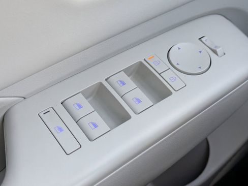 Used 2024 Hyundai Kona Limited image 27