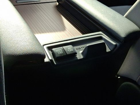 Used 2024 Toyota Sienna LE image 14