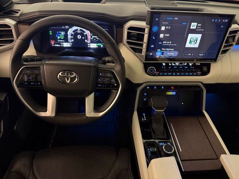 Used 2023 Toyota Sequoia Capstone AWD/4WD image 31