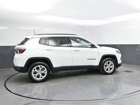 Used 2024 Jeep Compass Latitude AWD/4WD image 10