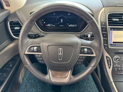 Used 2019 Lincoln Nautilus Select AWD/4WD image 18