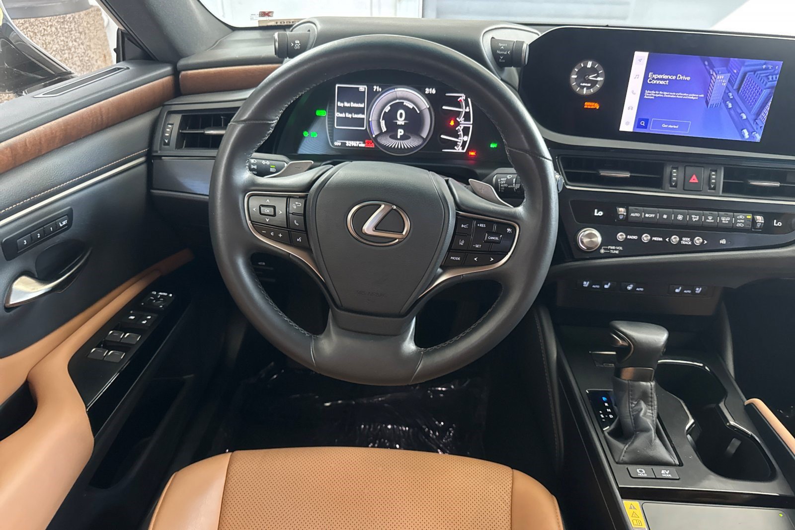 Used 2024 Lexus ES 300h w/ Premium Package FWD image 18