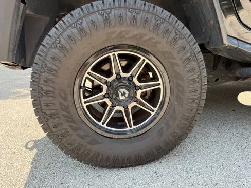 Used 2004 HUMMER H2 Luxury w/ Preferred Equipment Group image 29